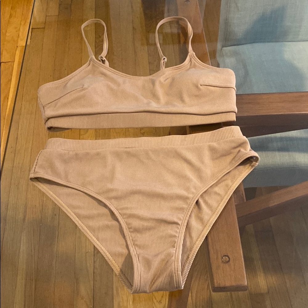 Bathing suits - Picture 4 of 4